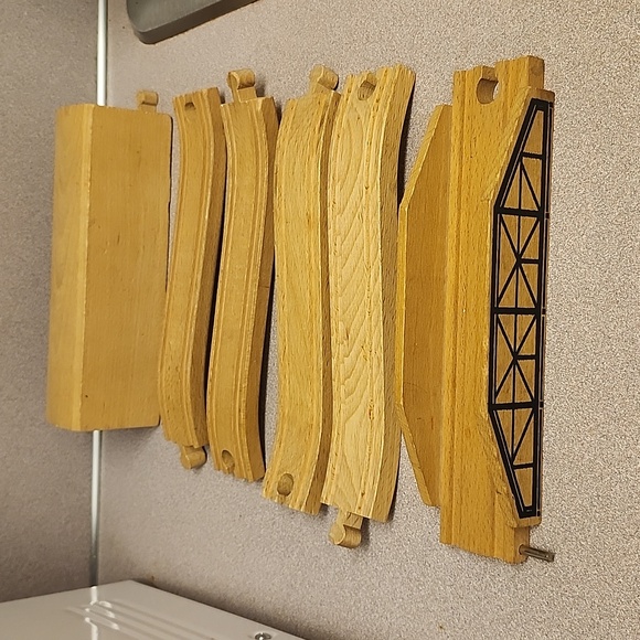 Brio Train tracks - Bridge, tunnels, and tracks with small hills. - Picture 1 of 14